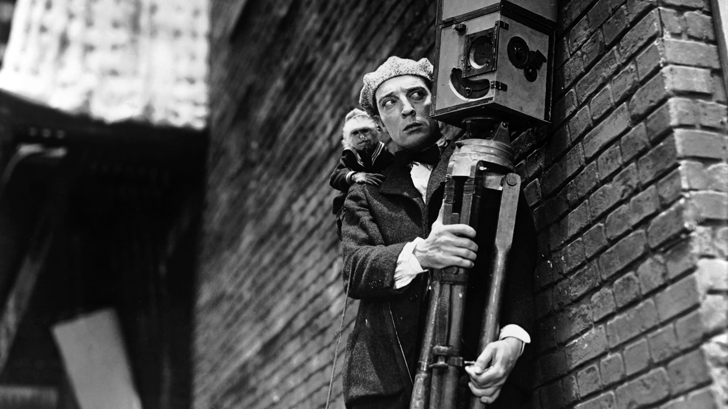 The-Cameraman_01_main