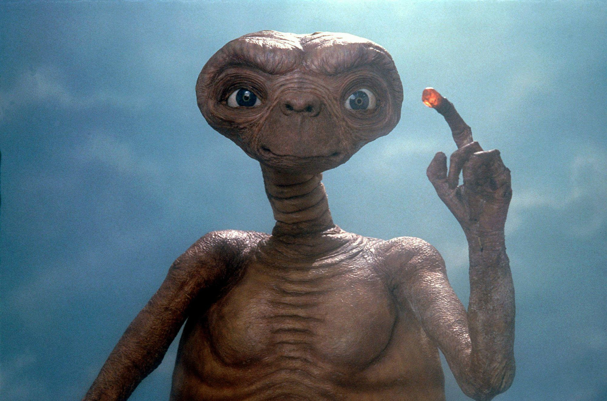 E-T-the-extraterrestrial_01_main
