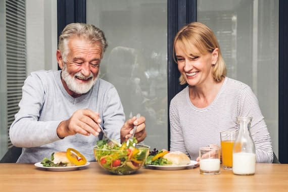 alimentation-personne-ag-e-min-min_main