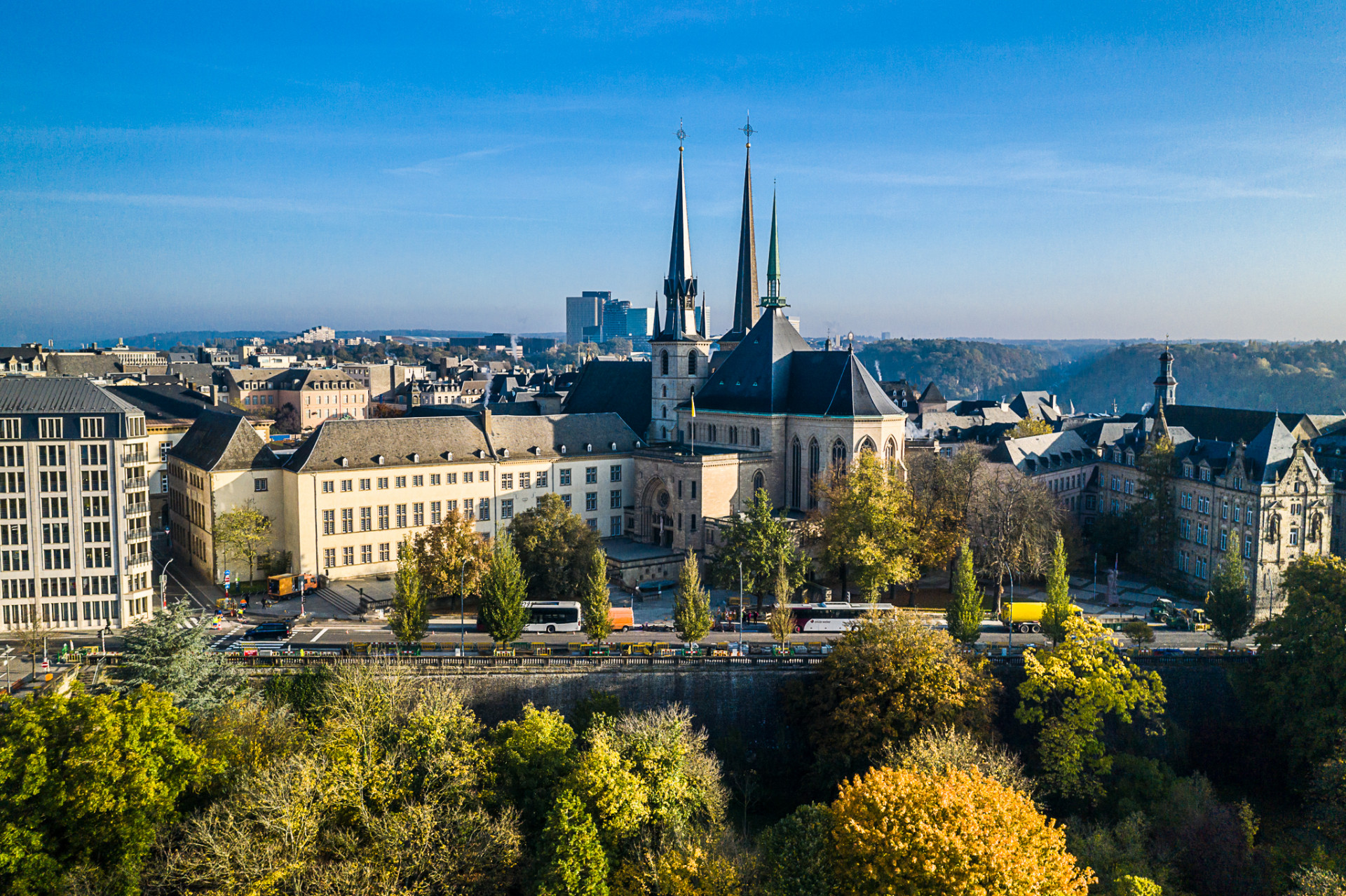 tour du lịch free & easy Luxembourg - Nhà thờ Đức Bà (Notre Dame catheral)