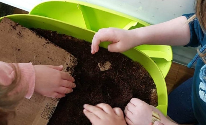 Foto-Mario-Vermicompost-kids-copyright-Mario-_main
