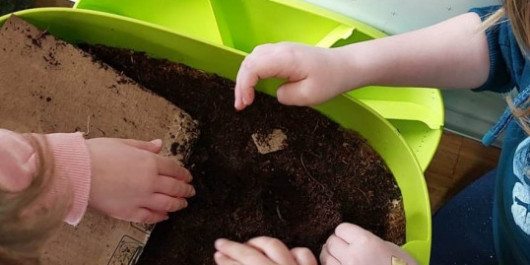 Foto-Mario-Vermicompost-kids-copyright-Mario-_main