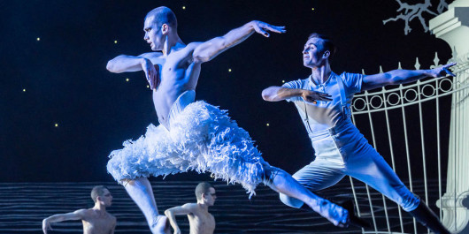 les-theatres-de-la-ville-de-luxembourg-matthew-bournes-swan-lake_main