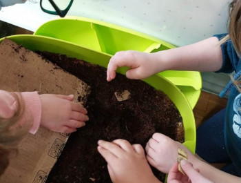 Foto-Mario-Vermicompost-kids-copyright-Mario-_main