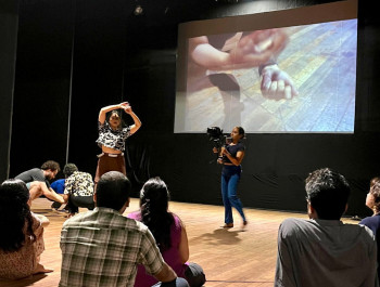 Photo-atelier-video-danse-2-retourhc-Compagnie-AWA_main