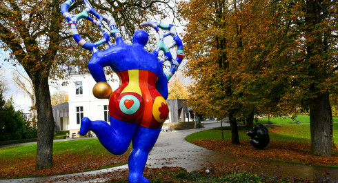 "Niki de Saint Phalle" sculpture