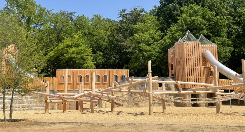 Aire de jeux sur le thème de l'espace au parc Kaltreis à Bonnevoie