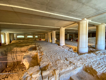 Promenade UNESCO and archaeological crypt of Saint Esprit