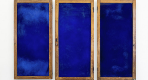 10_Rayyane-Tabet_Untitled_Three-wooden-windows-glass-blue-paint_-_Rayyane-Tabet_main