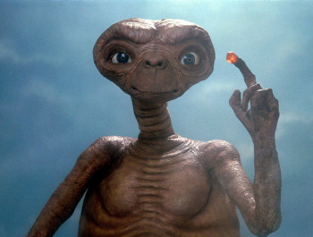 E-T-the-extraterrestrial_01_main