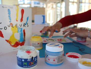 Hands-20full-20of-20colour_main