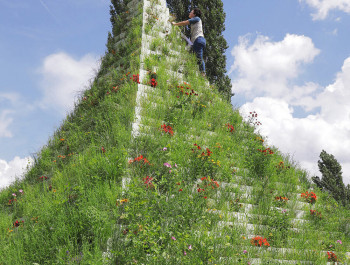 The-Living-Pyramid_Documenta-14-Kassel-Germany-2_main