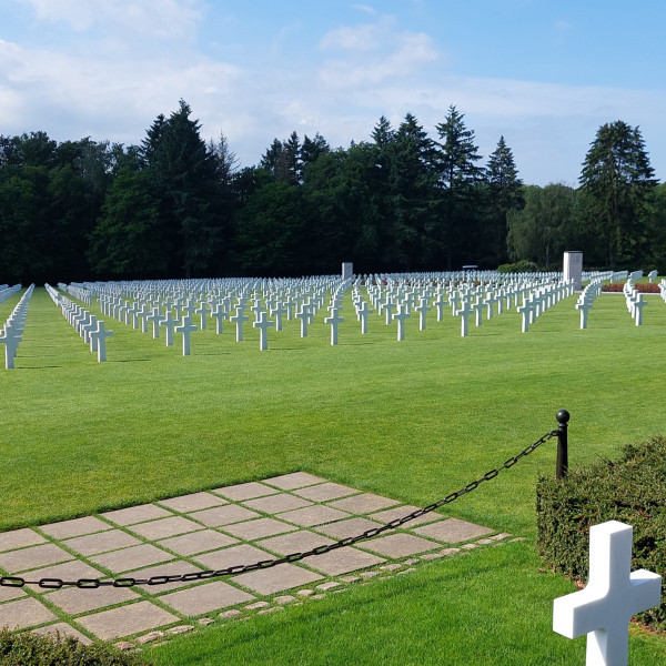 Luxembourg City Tour: Découvrez l'histoire au cimetière et mémorial américain