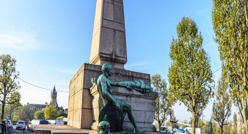 Pied du monument Gëlle Fra