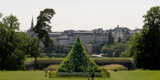 2025_06_12_AgnesDenes_TheLivingPyramid_-_MudamLuxembourg_Photo_OlivierHoffmann_4_main