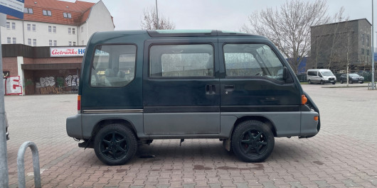 Pisse-2025-Tourbus-Farbe_WEB_main