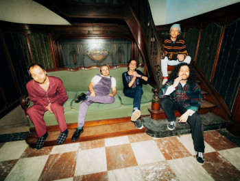 The-Guru-Guru-2-photo_Eva_Vlonk_main